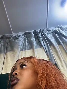 THICKBARBIE32 webcam