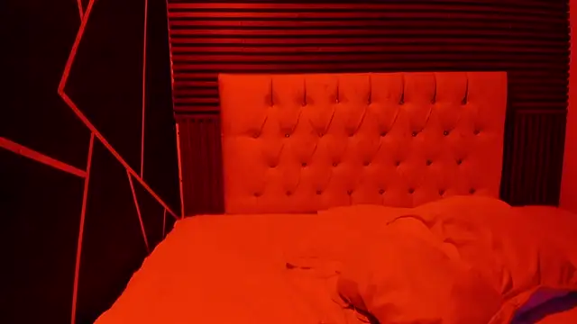 EmilyMora1_ webcam
