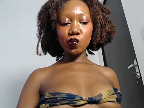 SpicyMackenzie22 webcam