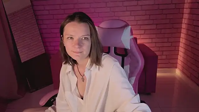 kira_hatti webcam