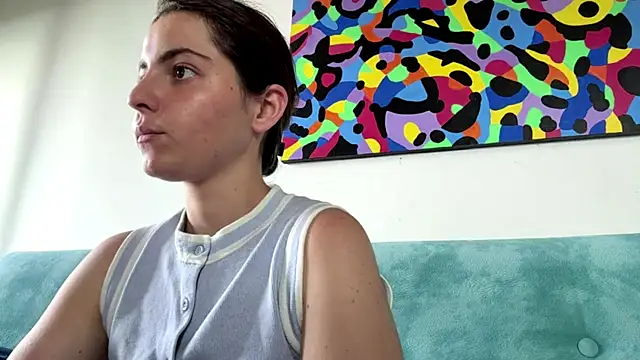 MarisaKomar webcam