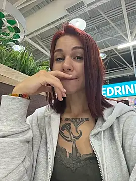 rosiesecret (F young) - wet dry grass w juicy squirt in park