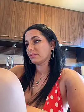 Hotmomcheckk_ webcam