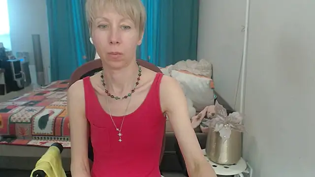 LuxuryNika Live Webcam on Stripchat