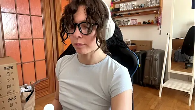 PillowPeachX webcam