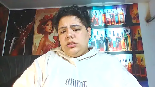 Hailey_Curvy webcam