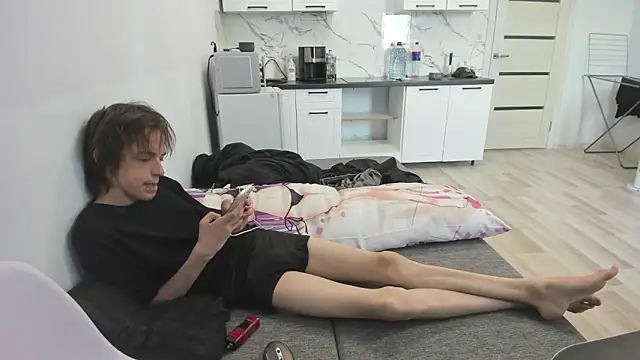 nolan_sagee (M twink) - show dick close