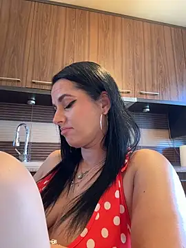 Hotmomcheckk_ live cam