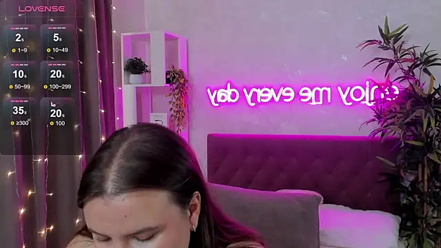 FeralPeach webcam
