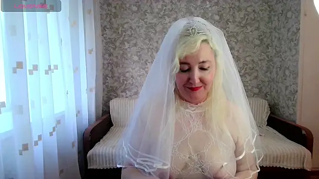 Watch LadyKriss live on EroticFlix - High definition streams