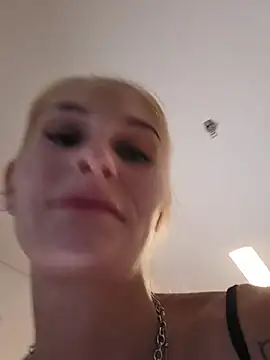 LessiaMia live cam