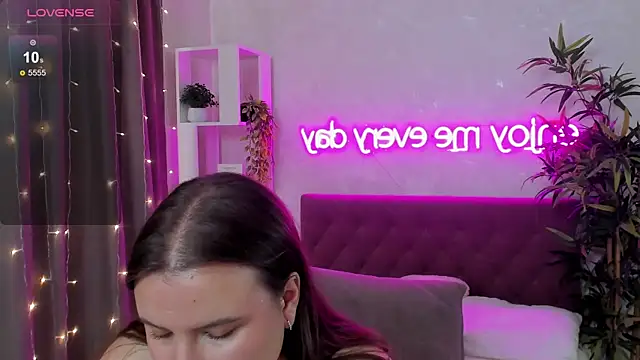 FeralPeach webcam