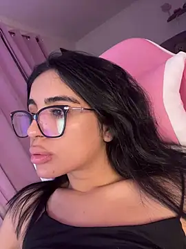 Watch Emily-14 live on EroticFlix - High definition streams