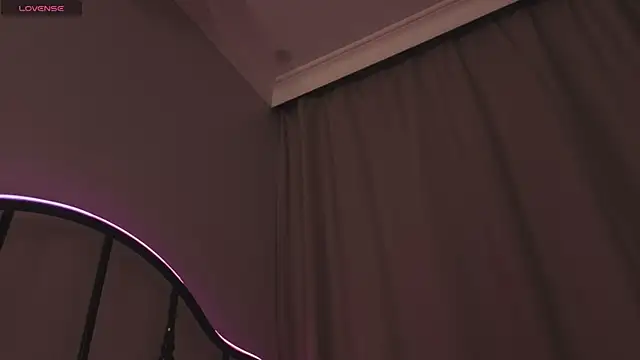Watch pretty_smile_cutie live on EroticFlix - High definition streams