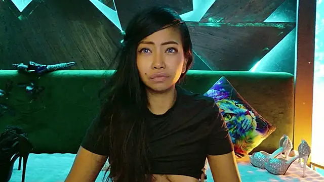 Watch ElyaQuinn live on EroticFlix - High definition streams