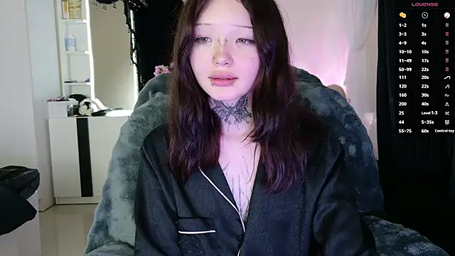lein_bone (F teen) - Put 2 fingers in my pussy