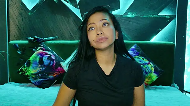 Watch ElyaQuinn live on EroticFlix - High definition streams
