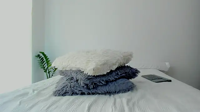 andyylove_jk (F young) - squeeze my nipples🍆🥵