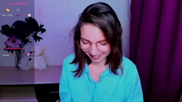 KindHazelHere_ live cam