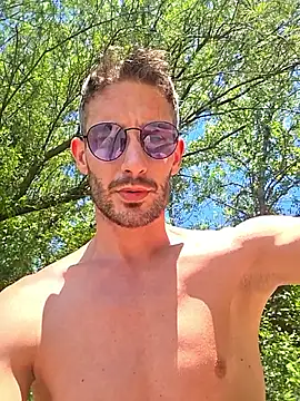 Engiskyina - Male webcam sex chat