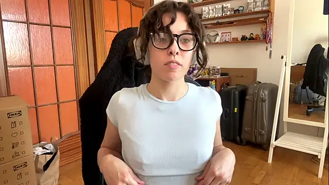 PillowPeachX webcam