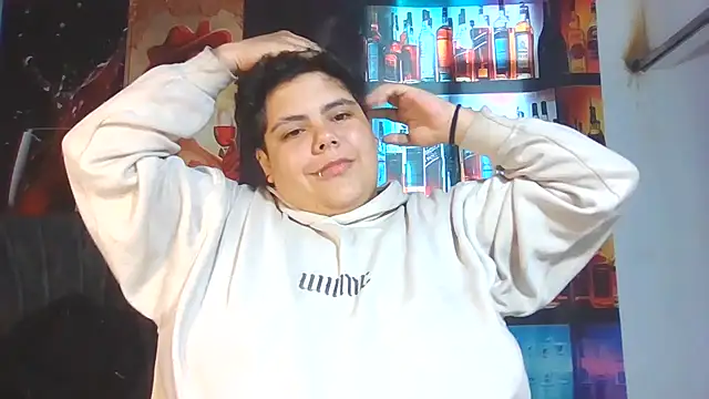 Hailey_Curvy webcam