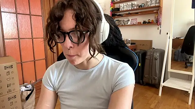 PillowPeachX webcam