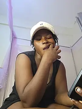 TrishaKalid webcam