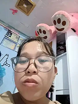 Milkytits4You webcam