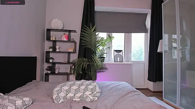 TrishaEans webcam