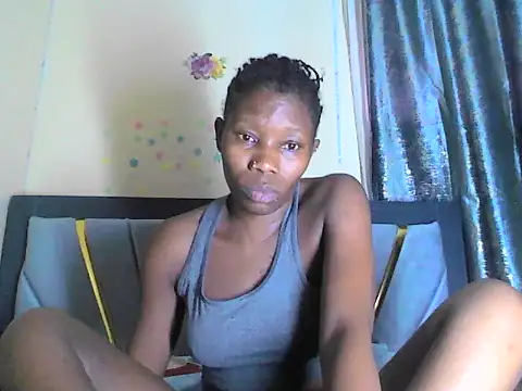 smallnaughtygirl webcam