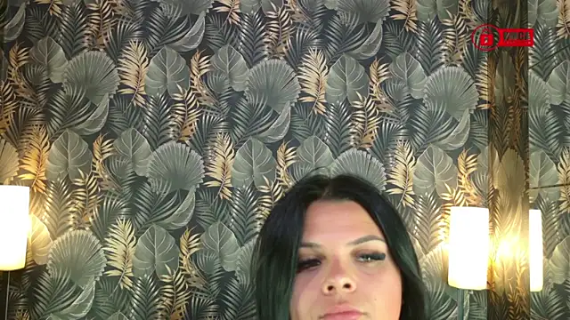 MadyMoan webcam