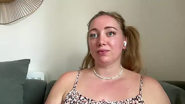 arielsweetieee webcam