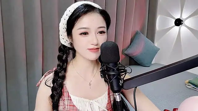 Momo-Wow webcam