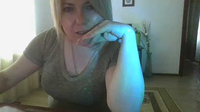 ElenaLove888 webcam
