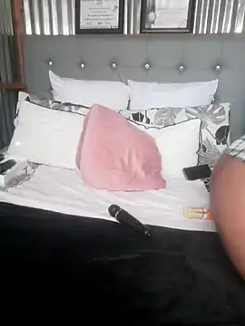 CuteHoney92 webcam