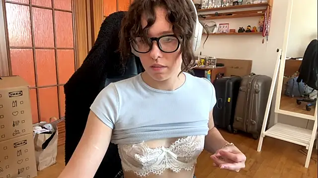 PillowPeachX webcam