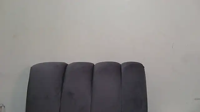 sluttylaura21 webcam