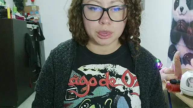 curly_greeneyed webcam