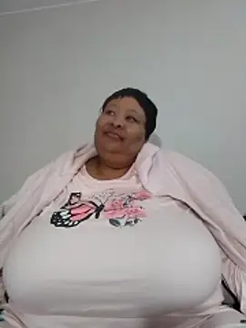 nancy111 (F milf) - Make me squit and cum on my toy