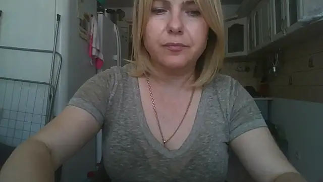 ElenaLove888 webcam