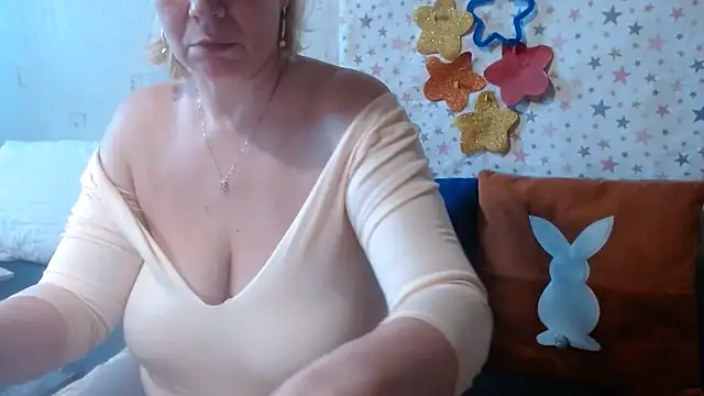 QueenLana webcam