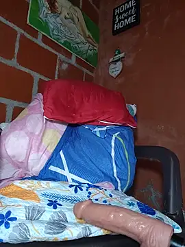 KattalellaGomez webcam