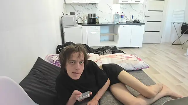 nolan_sagee (M twink) - show dick close
