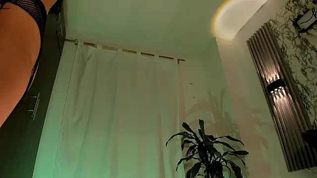 Watch ChloeeMasonn live on EroticFlix - High definition streams