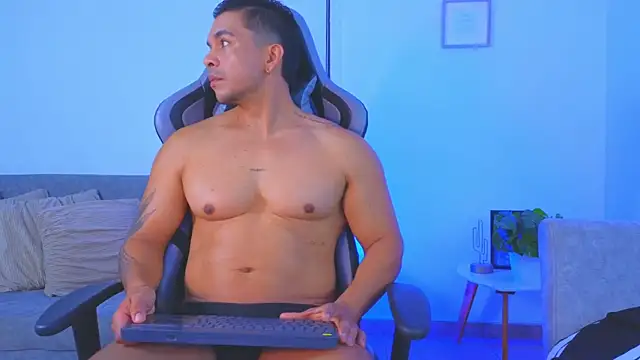 estebandelouis live cam on StripChat
