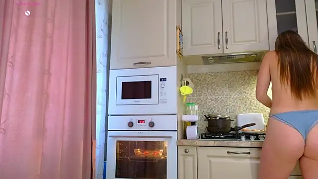 Watch Lovelly_molly1 live on EroticFlix - High definition streams