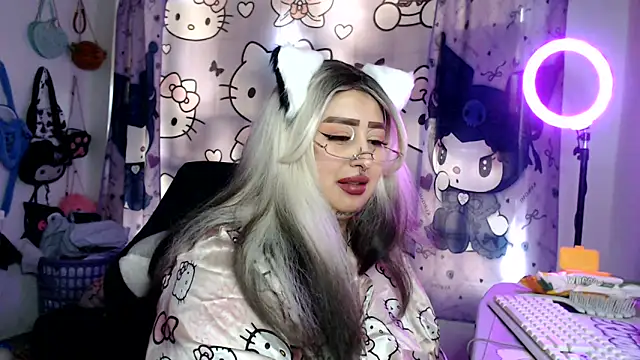 Watch lussyevans24 live on EroticFlix - High definition streams