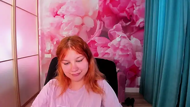 AngelinaLow webcam