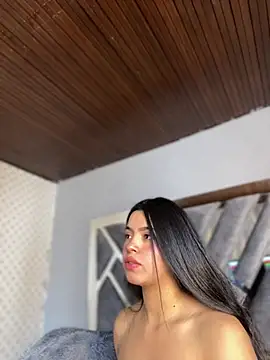 LunaMoore_Pink webcam
